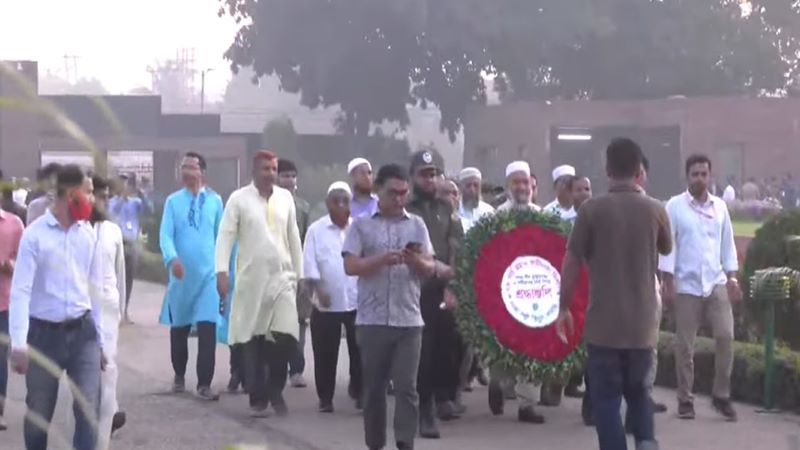 স্বাধীনতা দিবস: শ্রদ্ধা-ভালবাসায় বীর সন্তানদের স্মরণ করছে জাতি
